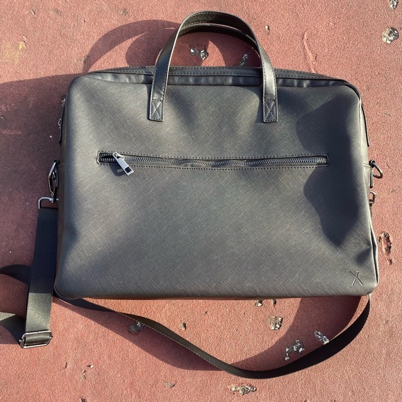 Express Leather Slim Laptop/Messenger Bag - Like New - Picture 3 of 3